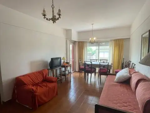 cale 19 986 , Piso 4