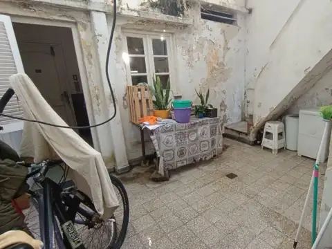 Departamento de pasillo- Dos dormitorios- Patio y Terraza-Dorrego 400- Zona Río-Rosario