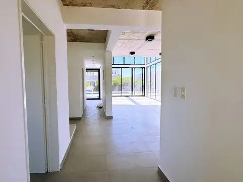 Excelente Casa en San Ramón -  Pilar del Este