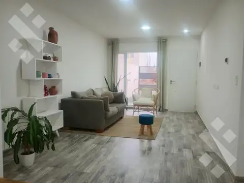 Depto Tipo Casa en Alquiler en Centenario, $ 2.800.000