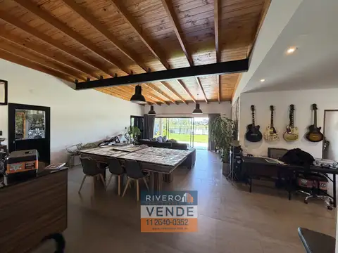 Casa en Venta con 3 cocheras
