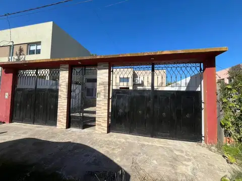 Casa de 3 Dormitorios en Venta en Parque Sicardi