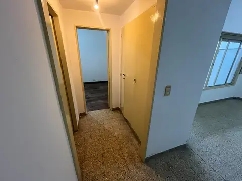 2 AMB GRANDES CON PATIO Y LAVADERO PRIMER PISO POR ESCALERA SIN EXPENSAS. JUAN B JUSTO Y SEGURUROLA