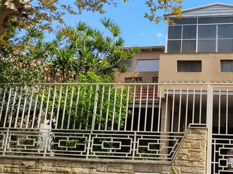 Venta de casa 3AMB C/PATIO/ QUINCHO  en Avellaneda