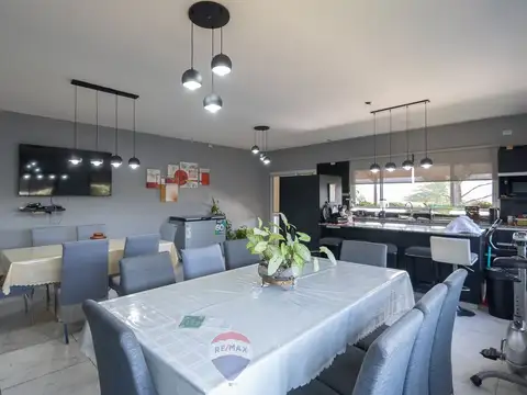 Casa en Venta con 2 cocheras