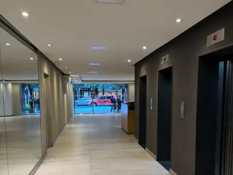Excelente oficina en Tribunales con cochera