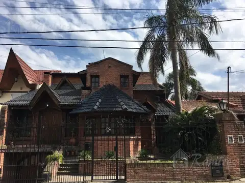 Hermoso Chalet 6 Amb. En Venta - Ituzaingó Norte