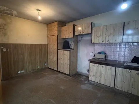 VENTA CASA 3 AMBIENTES A RECICLAR, CON GALPON EN RAMOS MEJIA