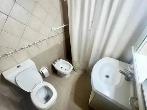 EXCELENTE PH EN PRIMER PISO CERCA DE LA ESTACION DE CASTELAR