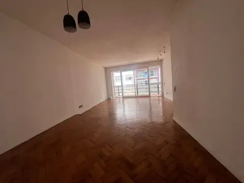 Amplio 2 ambientes cerca de La Isla en Recoleta