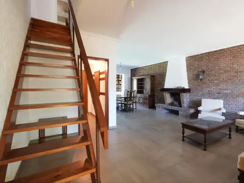 Casa 4 ambientes con 3 baños