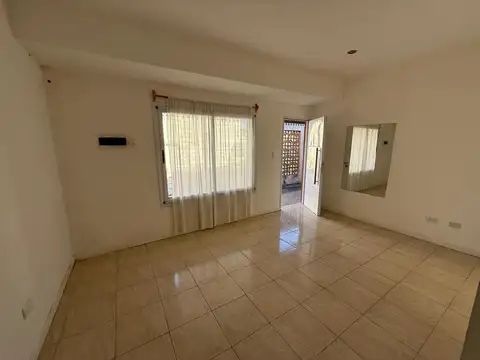 Casa 2 ambientes con 1 baño