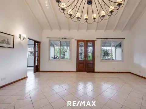 Casa en Venta con 2 cocheras