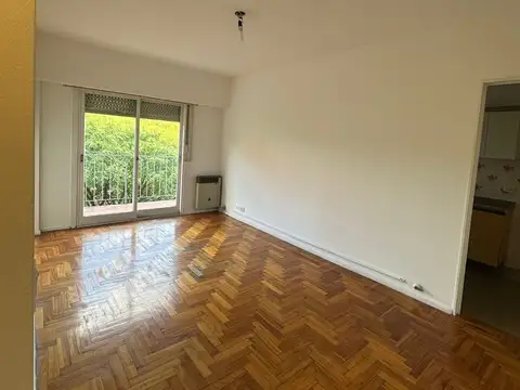 2 ambientes grandes al frente con balcon, totalmente externo