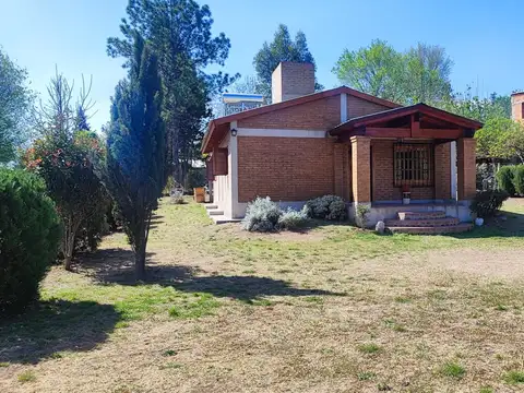 CASA 3 AMB. SOBRE LOTE DE 825M2 CON PISCINA Y PARQUE BARRIO EL CONDADO COSQUIN CORDOBA