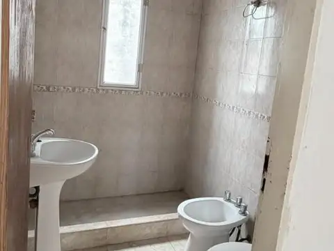 ALQUILER DPTO planta alta en Matheu