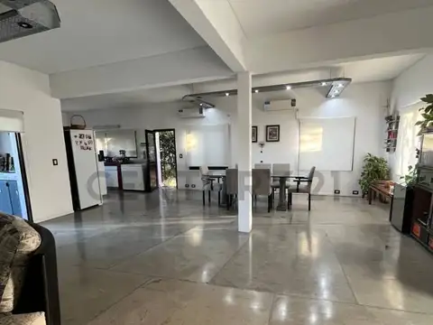 Casa en Venta con 4 cocheras