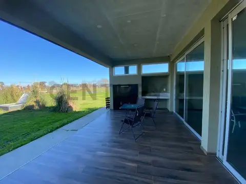 Casa 4 ambientes con 3 baños