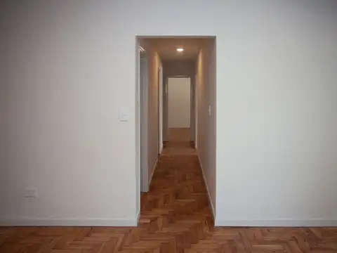 VENTA DEPTO. 4 AMBIENTES REFACCIONADO CON BALCÓN