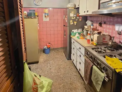 Casa 6 ambientes con 2 baños