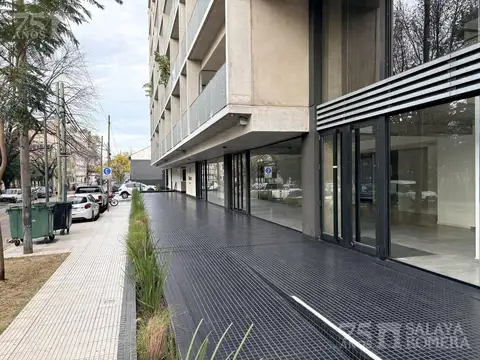 Local en Alquiler en Olivos Vias/Rio, USD 8.000