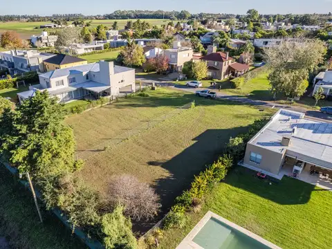 VENTA LOTE CAMPOS DE ESTHER BARRIO CERRADO 670 m2 - PUEBLO ESTHER