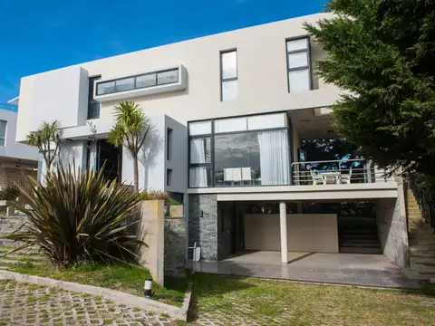 En Cariló! | Avutarda a pasos del mar! LIBRE DE GASTOS .  A1 .-