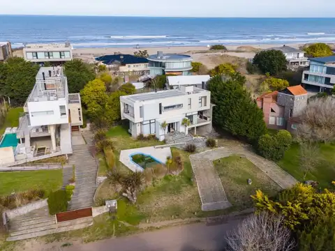 En Cariló! | Avutarda a pasos del mar! LIBRE DE GASTOS .  A1 .-