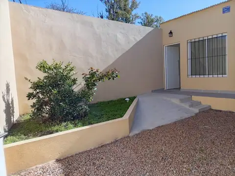 Casa a estrenar 3 ambientes con patio