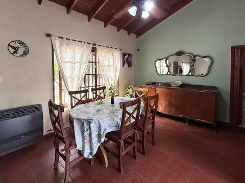 Casa 4 ambientes con 2 baños