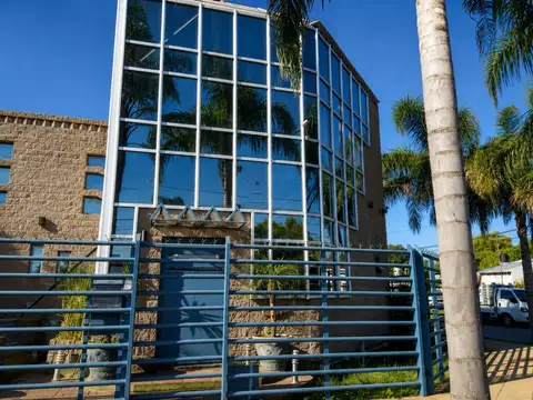 OPORTUNIDAD VENTA fábrica y oficinas - Zona Estratégica!