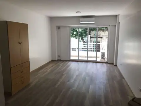 Venta en Flores. Monoambiente con Balcón. Frente y Contrafrente.