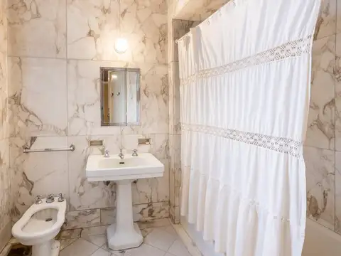 PISO - GRAN CATEGORÍA - COCHERA - IDEAL SEDE EMBAJADA