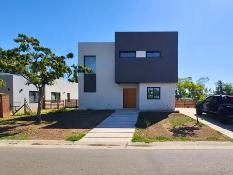 Casa en Venta en Pilar del Este - Santa Emilia, USD 215.000