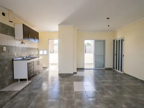 Dos dormitorios, excelente planta alta.