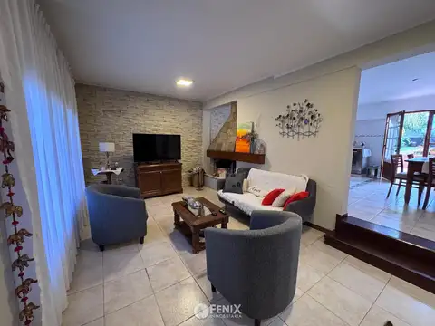 Casa 7 ambientes con 2 baños