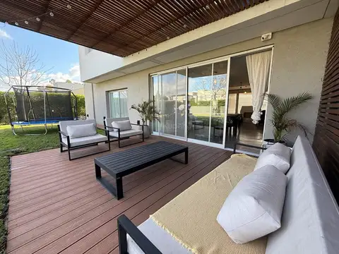 Casa en Venta en Pilar del Este - Santa Guadalupe, USD 280.000