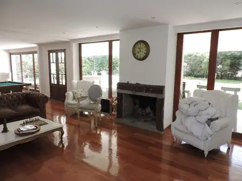 Casa 5 ambientes con 3 baños