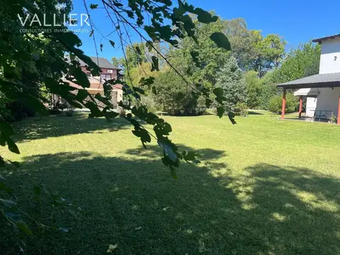 Casa 5 ambientes con 3 baños