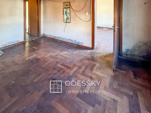 Cañuelas- Casa a refaccionar con espectacular lote en pleno centro de la Ciudad