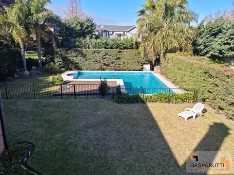 Casa en Venta con 4 cocheras