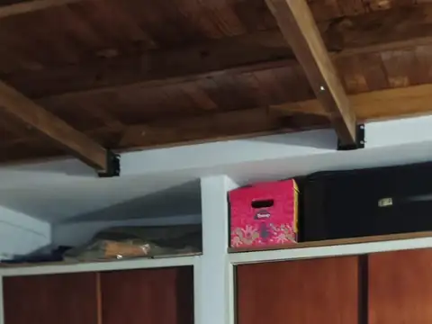Casa 6 ambientes con 2 baños