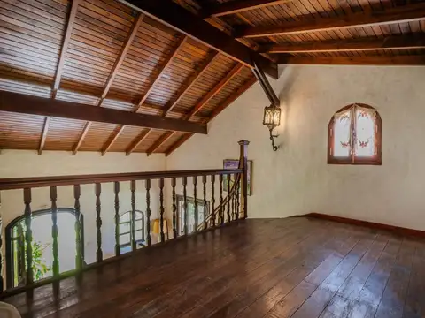 CASA 4 AMBIENTES + 2 DEPARTAMENTOS IDEAL RENTA