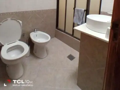 8 E/ 68 Y 69: CASA EN VENTA 3 DORM.