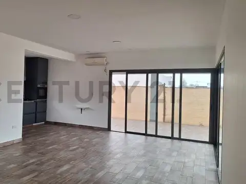 VENTA CASA CON PILETA Bº GARDENS