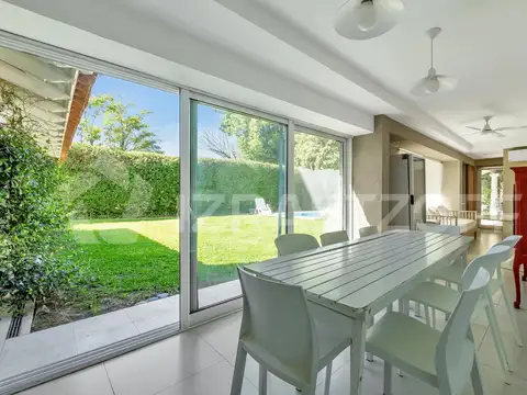 Casa en Venta en los Lagartos  3  suites más otro cuartos con baños de uso exclusivo