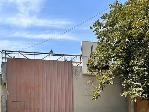 Terreno con Galpon a metros de Av Peñaloza