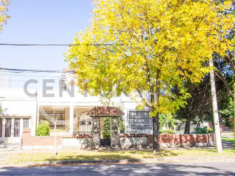 VENTA CASA 4 DORMITORIOS, 3 BAÑOS, PILETA, JARDIN, QUINCHO, BARRIO ROQUE SAENZ P