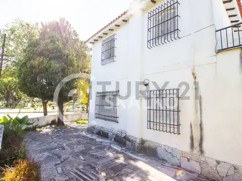 VENTA CASA 4 DORMITORIOS, 3 BAÑOS, PILETA, JARDIN, QUINCHO, BARRIO ROQUE SAENZ PEÑA, ROSARIO