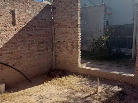 VENTA CASA EN CONSTRUCCION EN BARRIO OLIVOS DE FURLOTTI - MAIPU